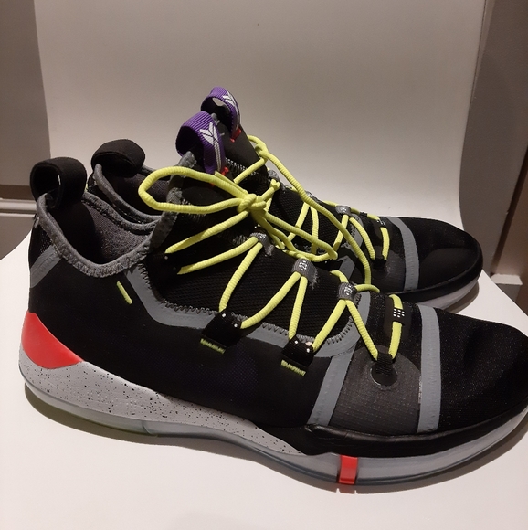 Kobe Bryant Nike Chaos sneakers - Picture 2 of 8